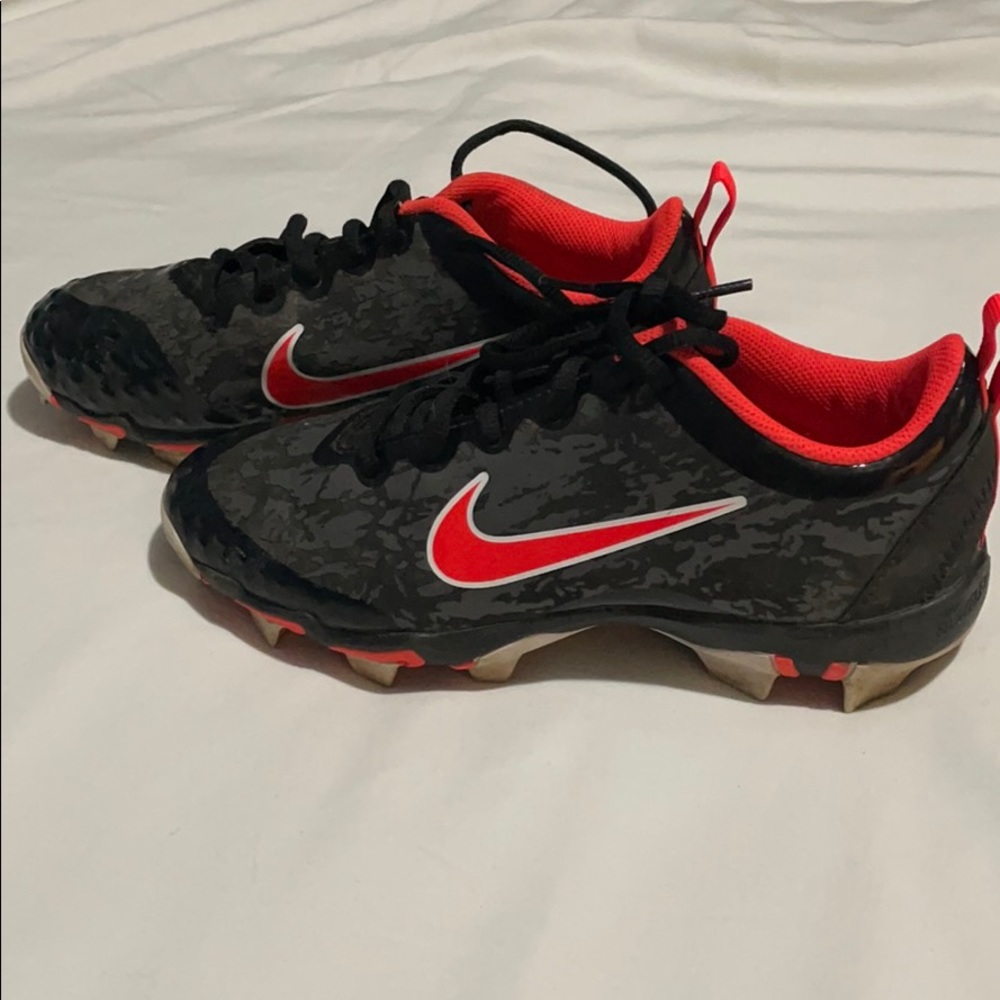 Baseball Cleats - Picture 2 of 6